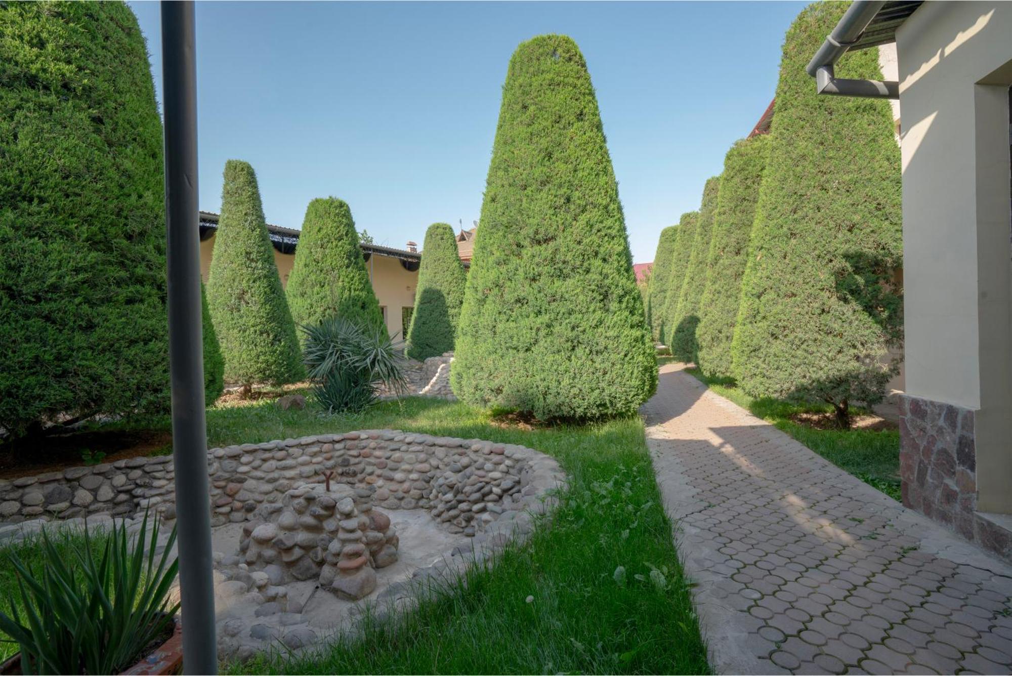 Rohat Mirobod Tashkent Luaran gambar